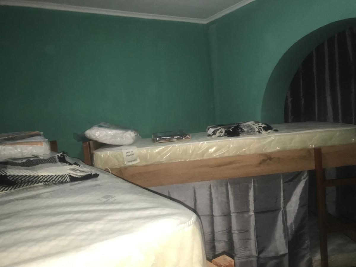Ararat-Borschagovskaya Hostel Kiev Luaran gambar